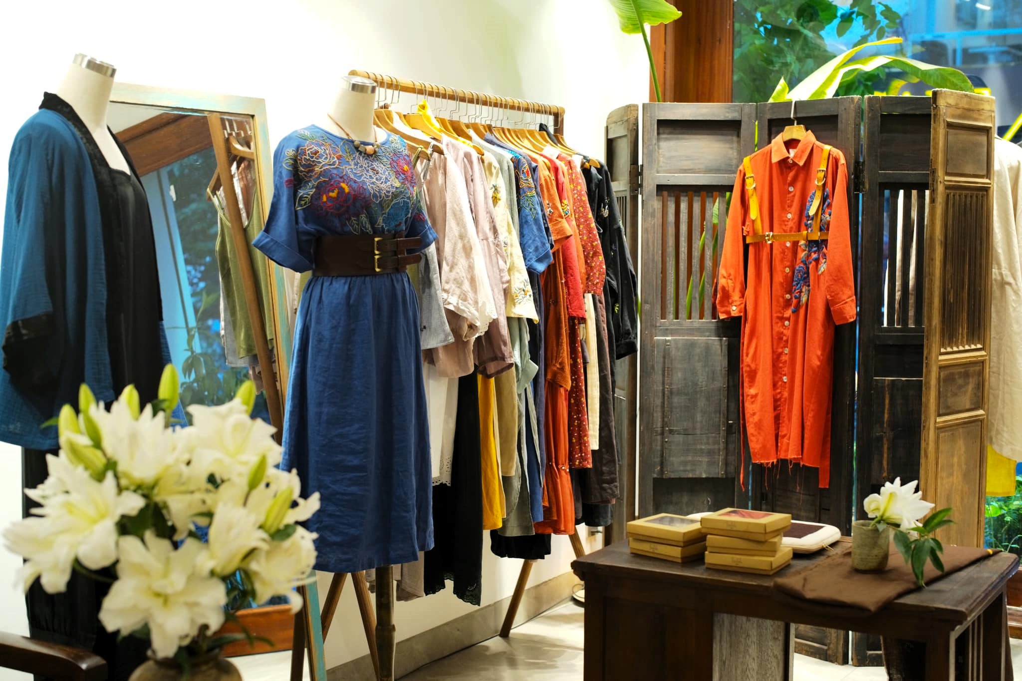 Ultimate Guide to Shopping & Souvenirs in Hanoi’s Old Quarter: Silk, Silver, and Hidden Gems Near Golden Rooster Hotel