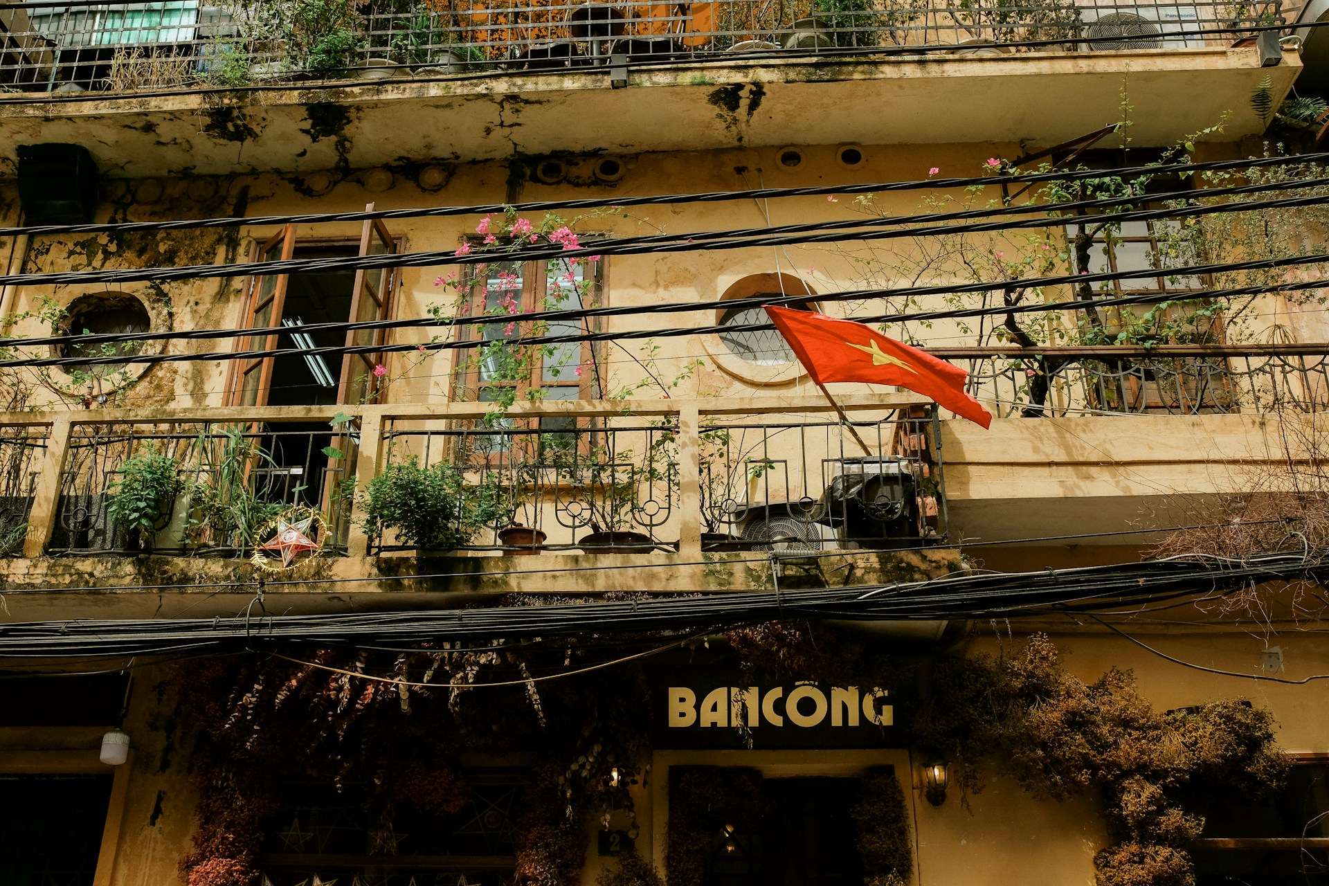 Travel Planning Tips for Golden Rooster Hotel Guests: Your Ultimate Guide to a Perfect Hanoi Stay